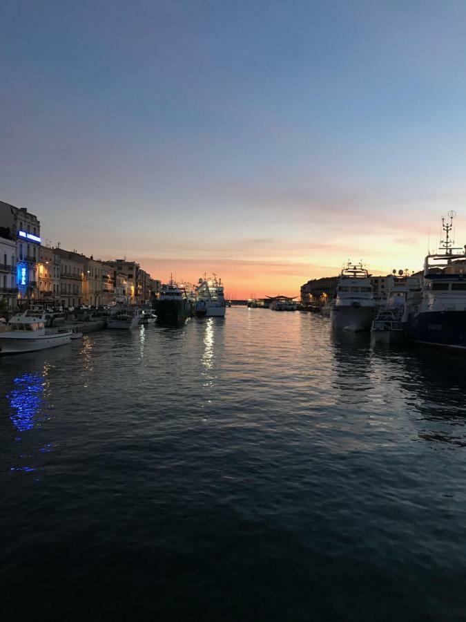 Le Petit Bijou Sete, Quatre Appartements Au Centre Ville, Trois Avec Vue Canal ภายนอก รูปภาพ